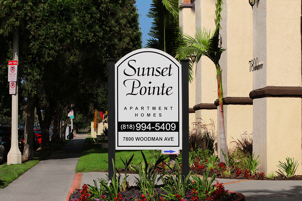 This image displays entrance marker photo of Sunset Pointe Apartment Homes 