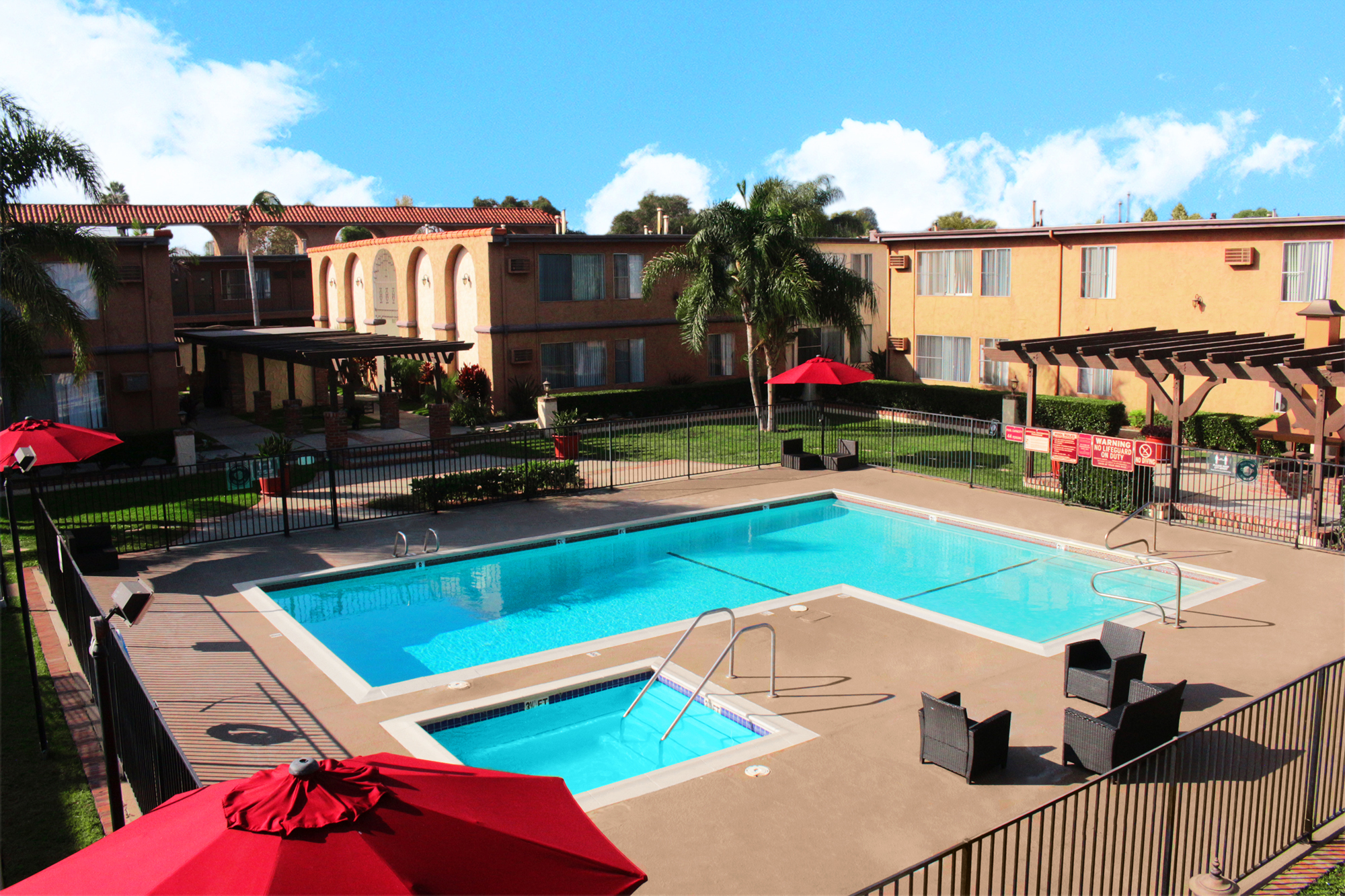 This banner image shows the swimming pool of Sunset Pointe Apartment Homes